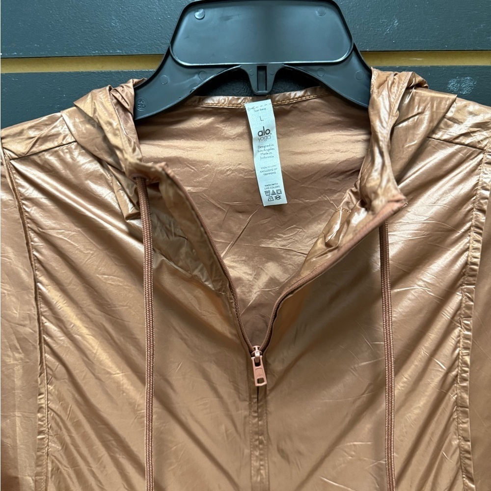 ALO Yoga Sprinter Metallic Copper Hooded Windbreaker Jacket Large - Picture 2 of 3